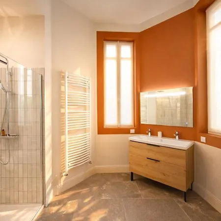 Le Majestueux Apartment *